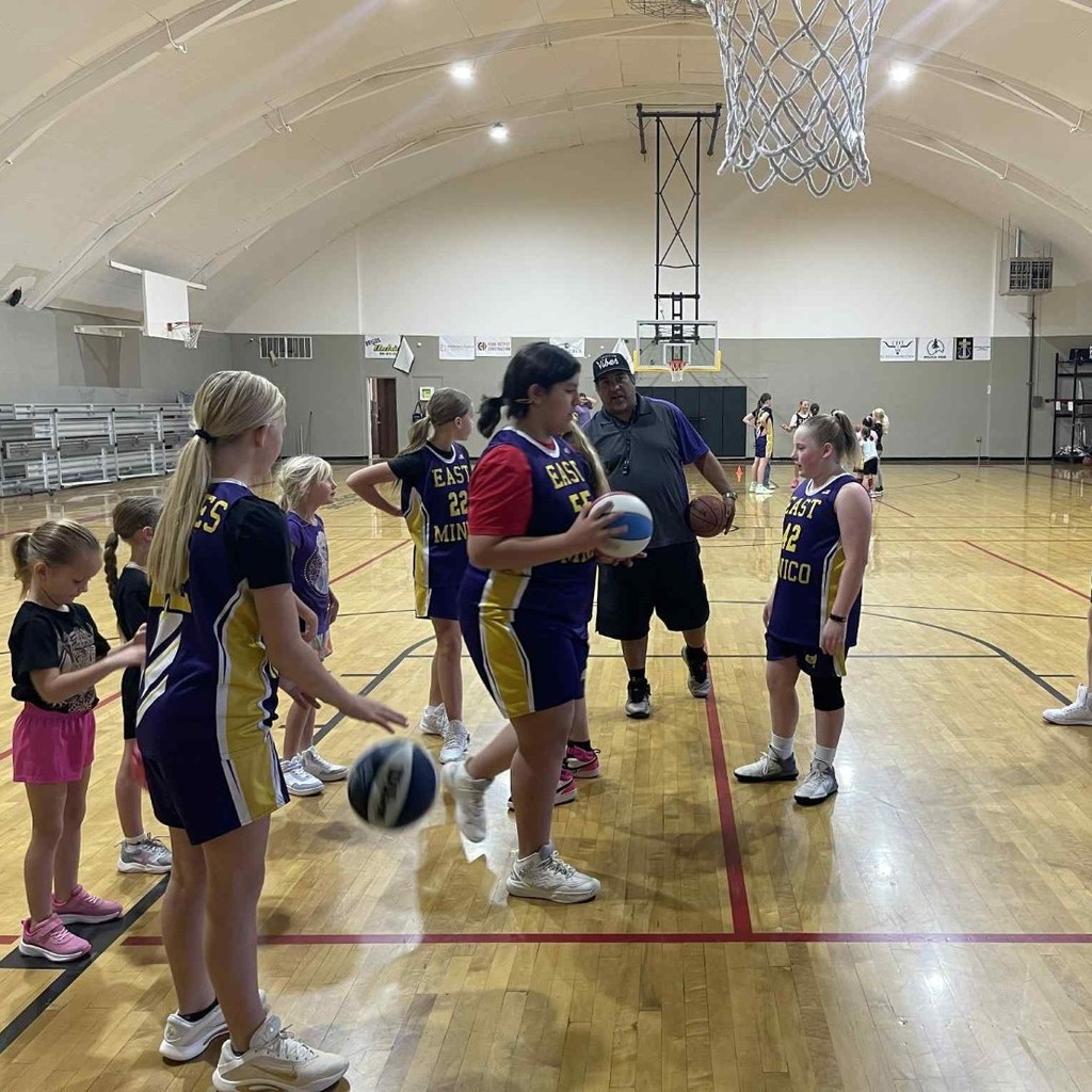 Check out the East Minico girls guving back to the commumity, doing a mini camp for the Tri-Cities program.
