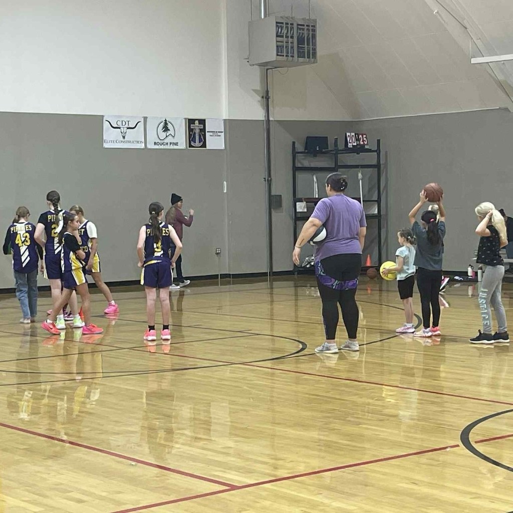 Check out the East Minico girls guving back to the commumity, doing a mini camp for the Tri-Cities program.