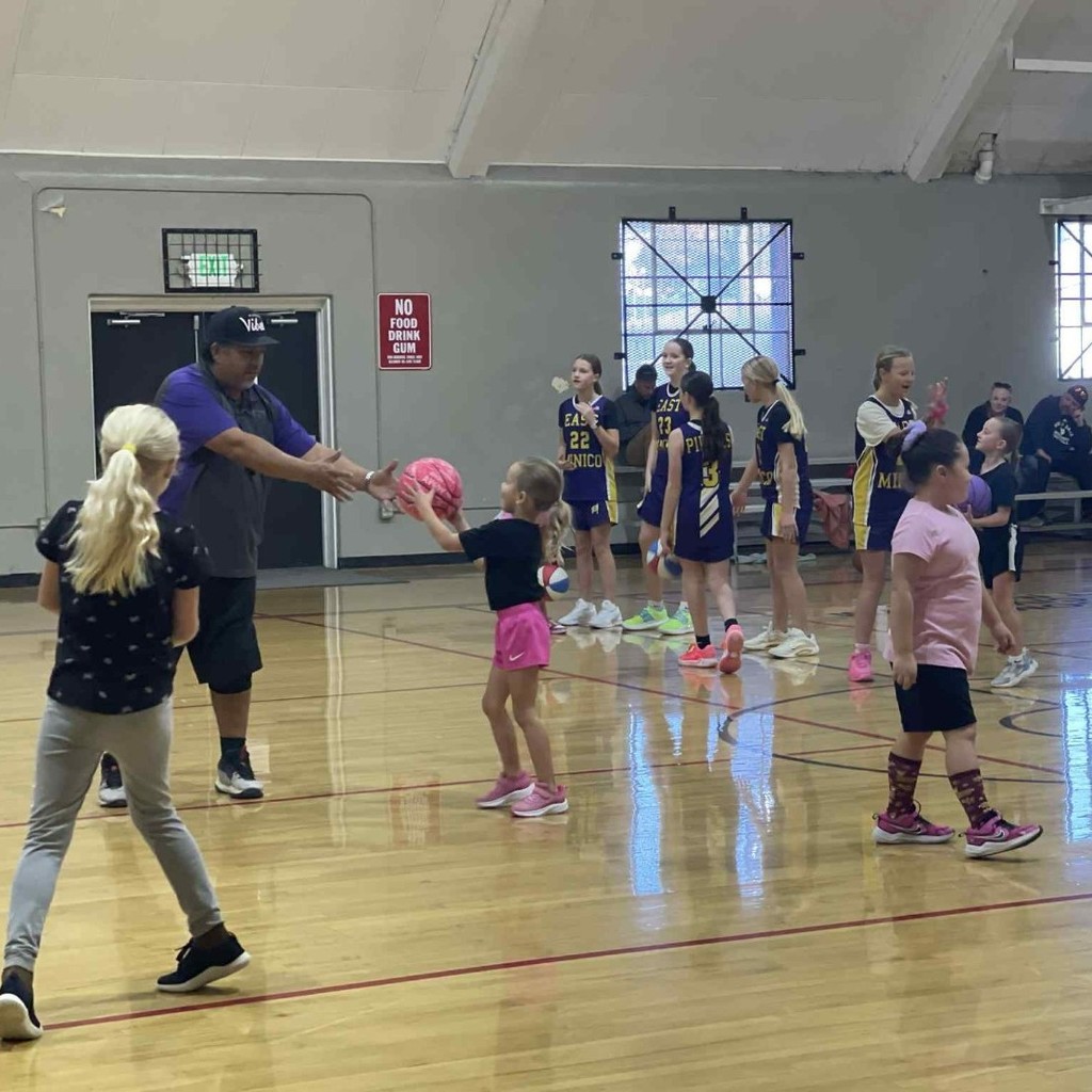 Check out the East Minico girls guving back to the commumity, doing a mini camp for the Tri-Cities program.