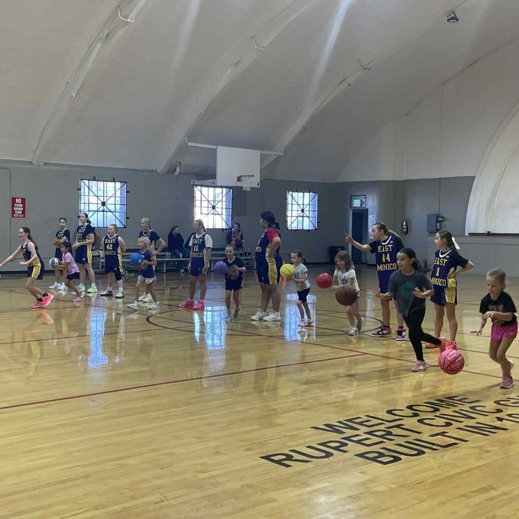 Check out the East Minico girls guving back to the commumity, doing a mini camp for the Tri-Cities program.