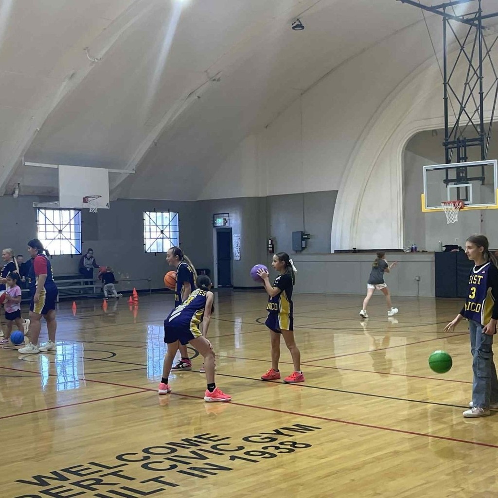 Check out the East Minico girls guving back to the commumity, doing a mini camp for the Tri-Cities program.