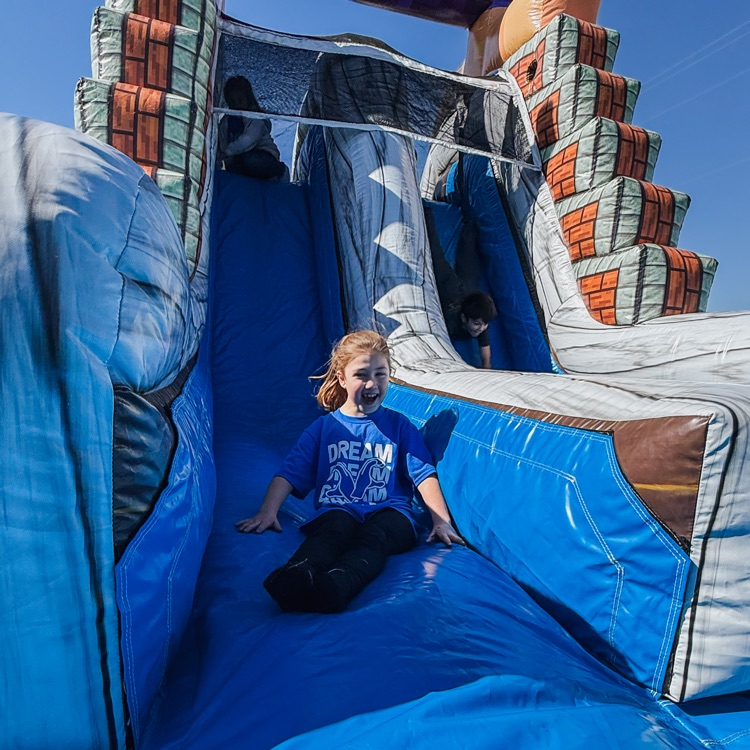bounce house 
