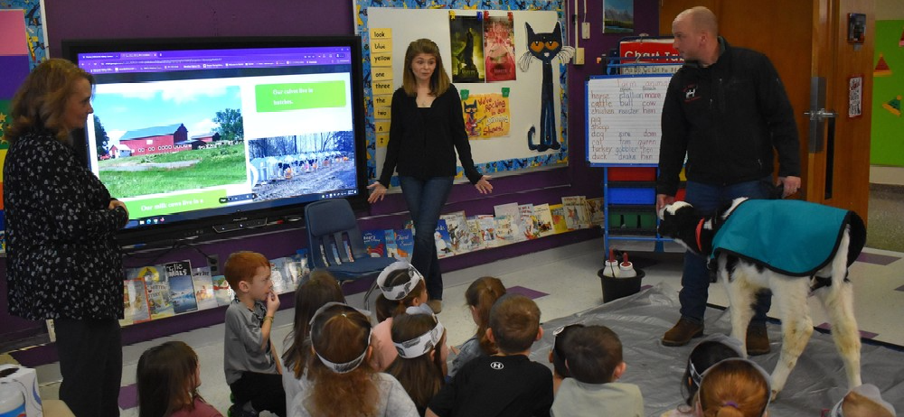 students learning about a dairy farm