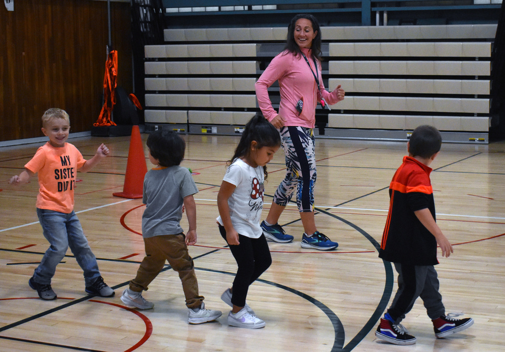students in gym class