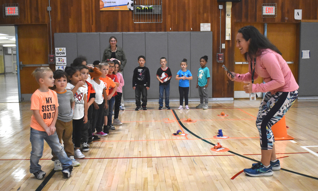 students in gym class