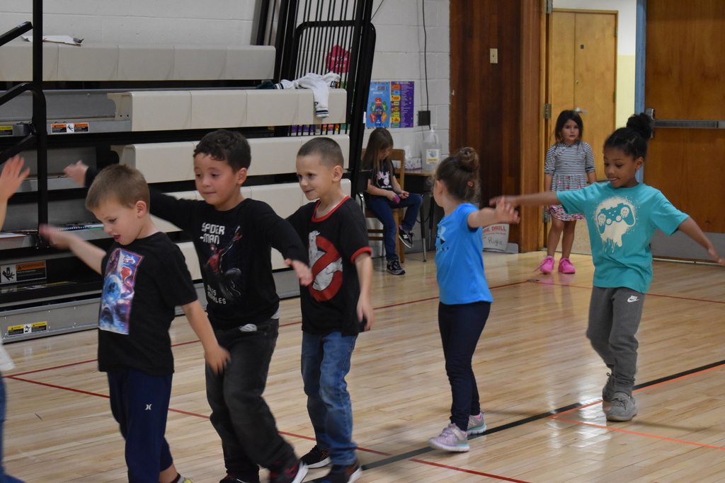 students in gym class