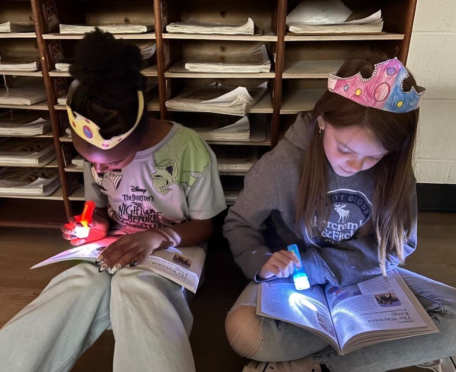 students with flashlights