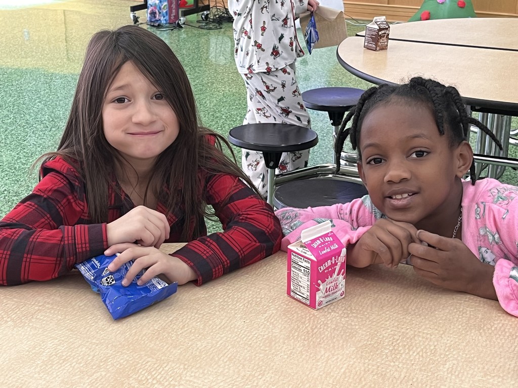 students eating cookies