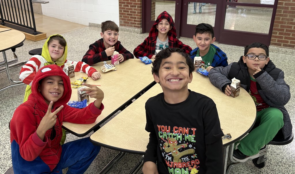 students eating cookies