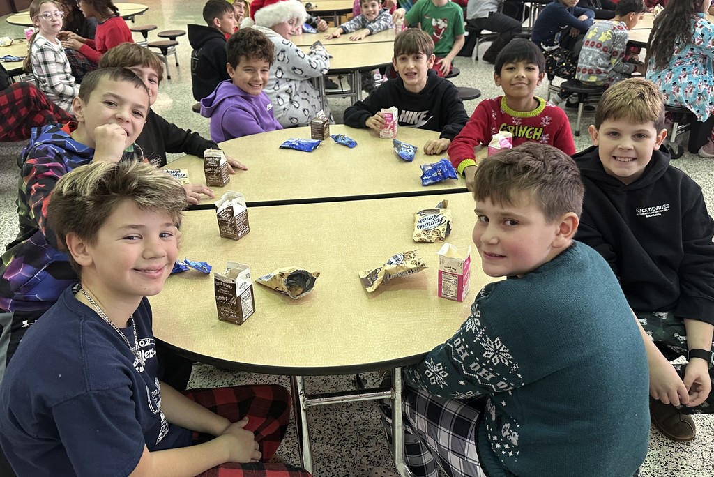 students eating cookies
