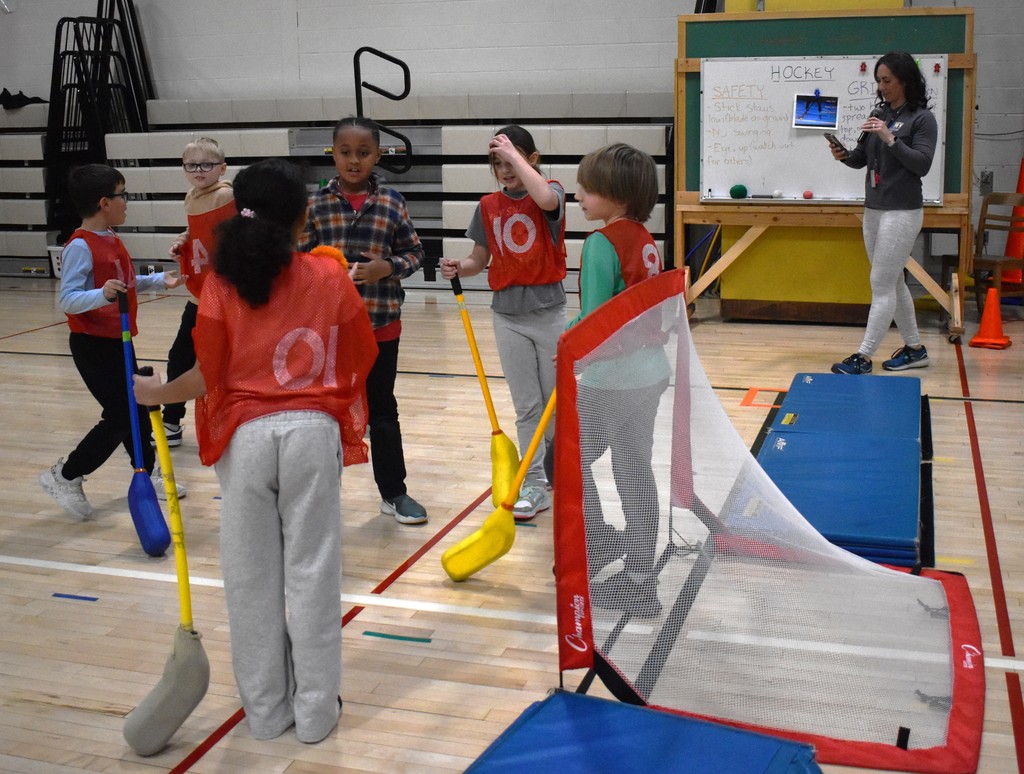 students in gym class
