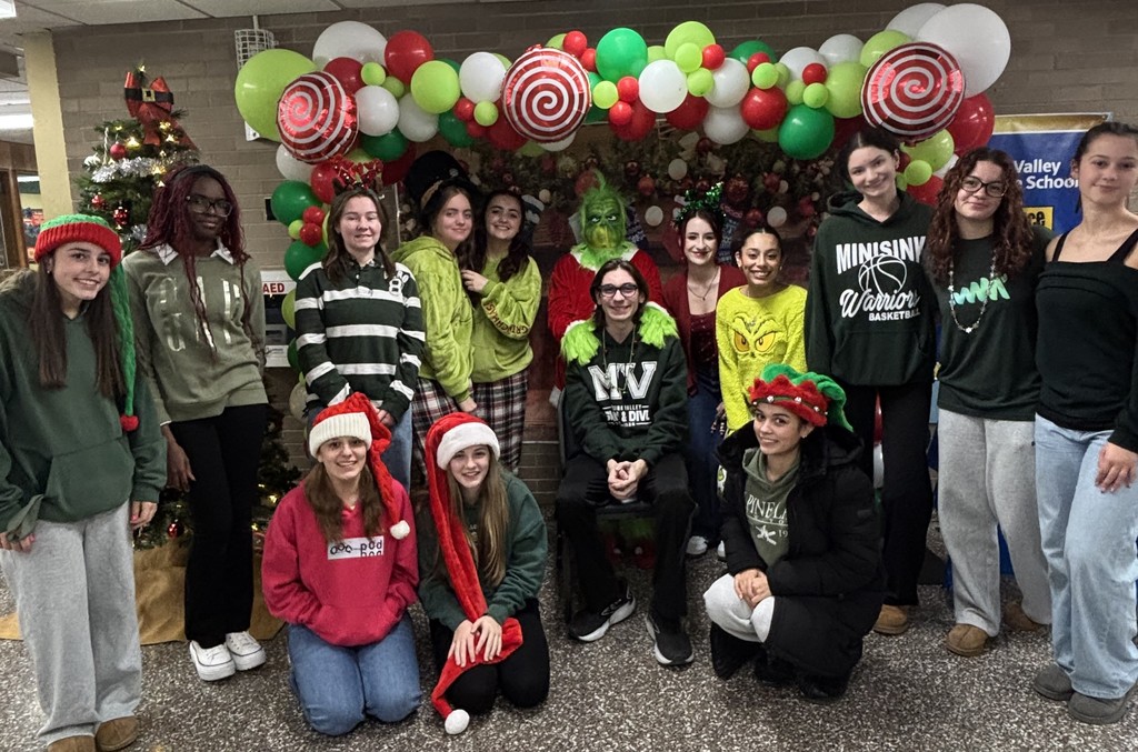 students with the Grinch 