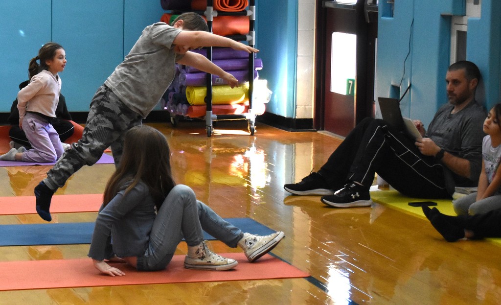 students in gym class