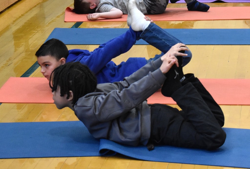 students in gym class