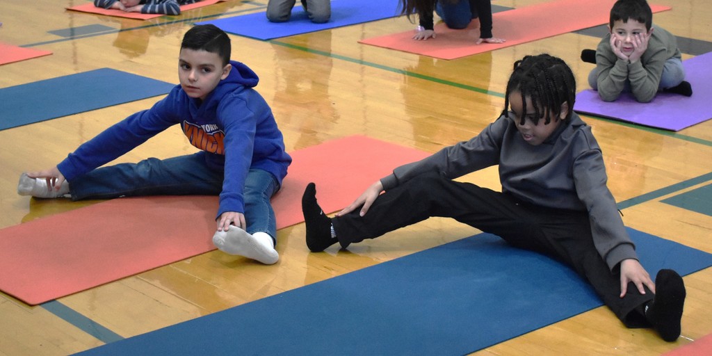 students in gym class