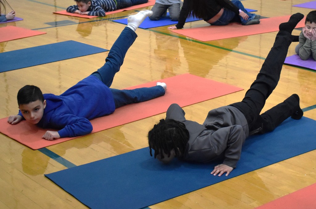 students in gym class