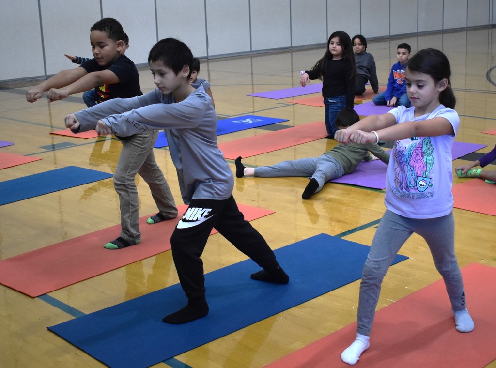 students in gym class