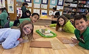 students in art class 