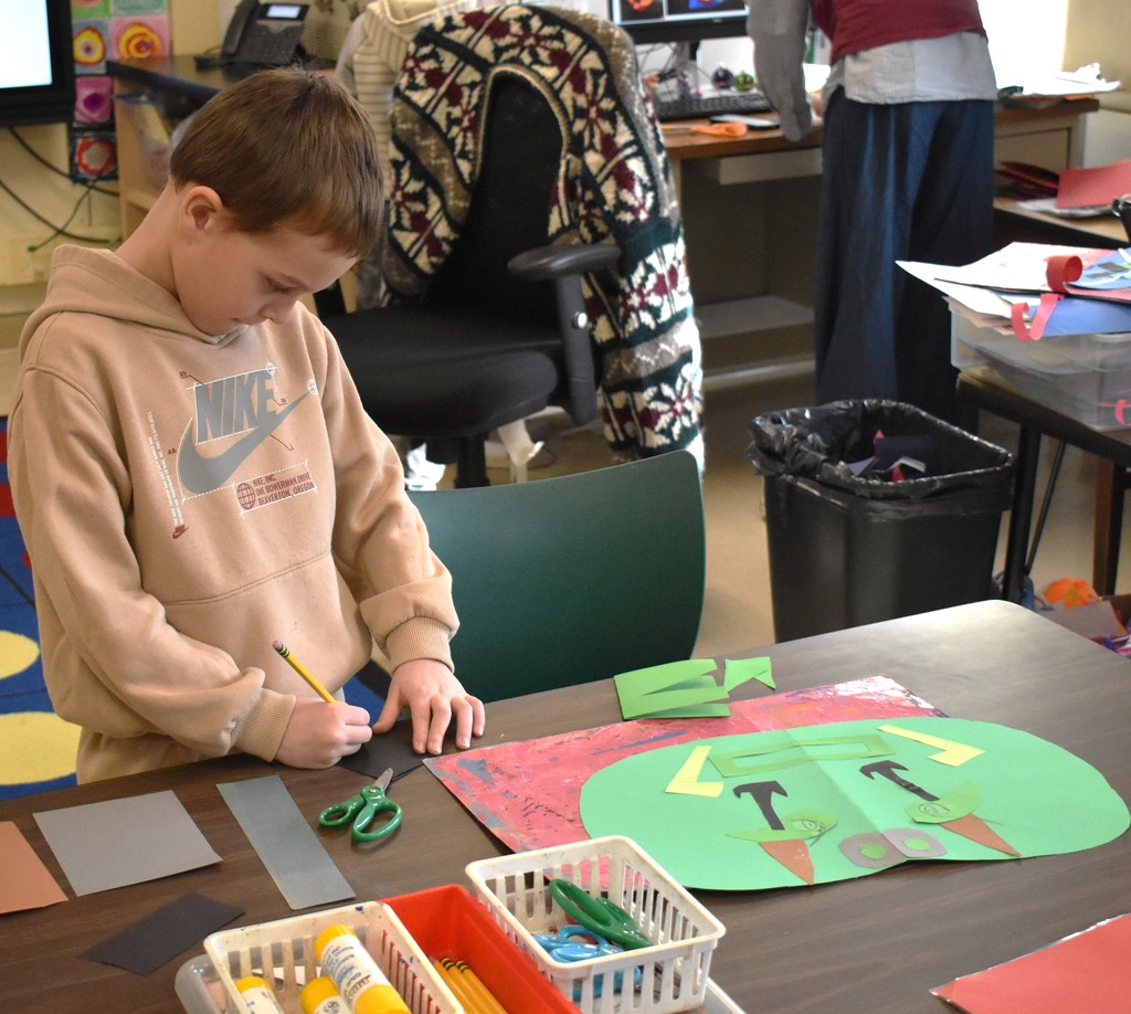 student in art class 
