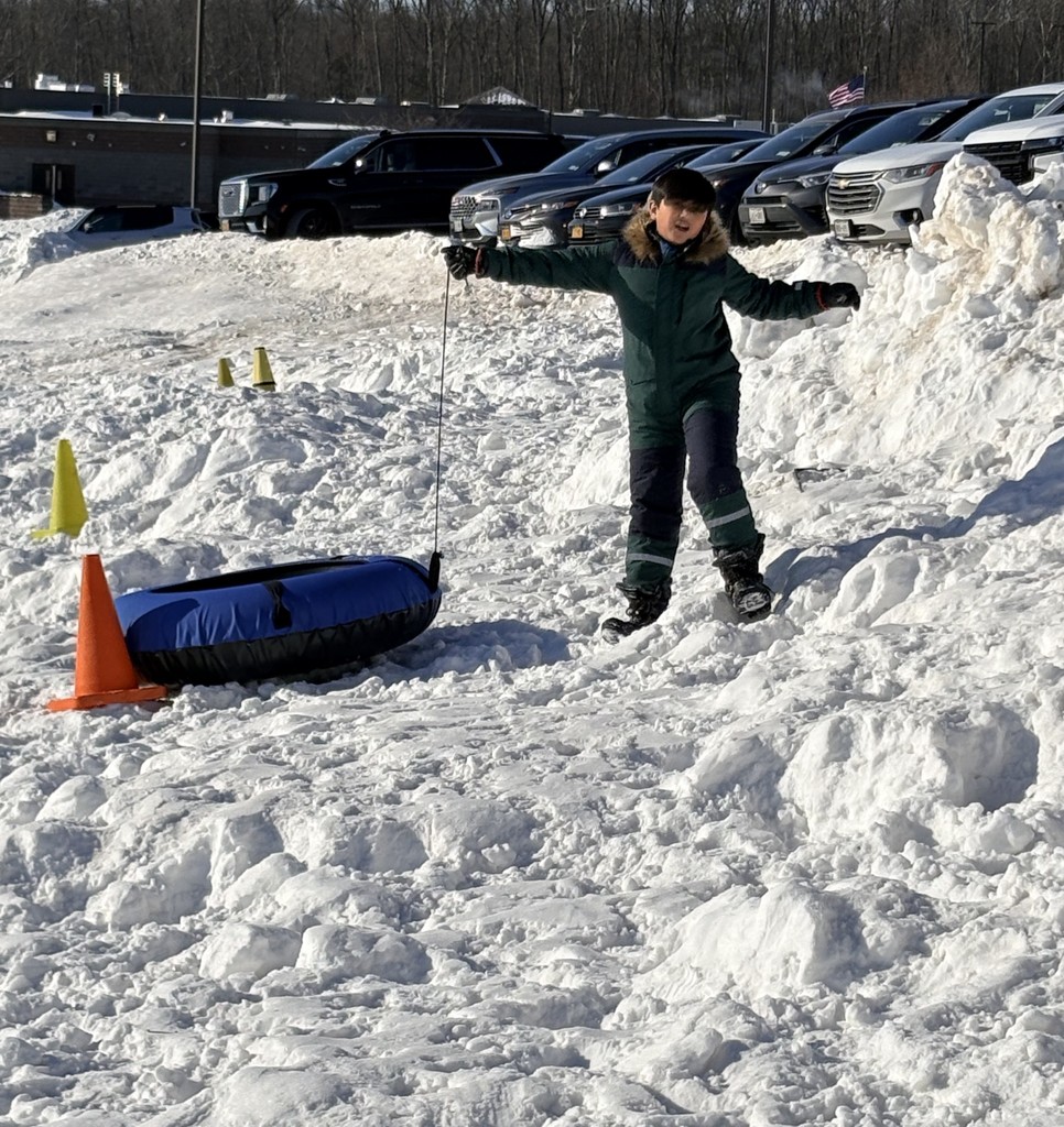 kids snowtubing