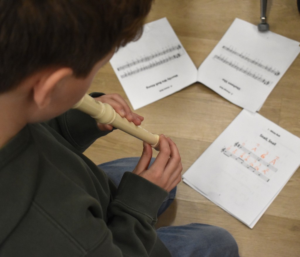 student pl aying recorder