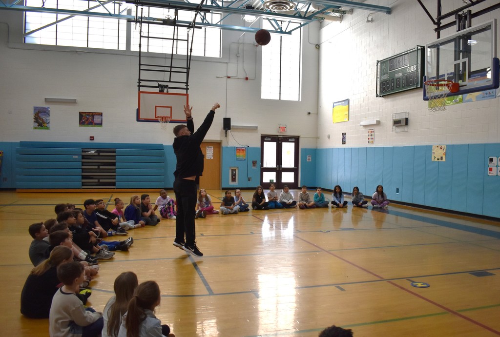 student teacher in physical education class