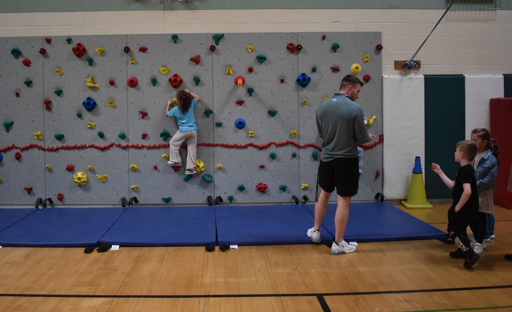 students in gym class