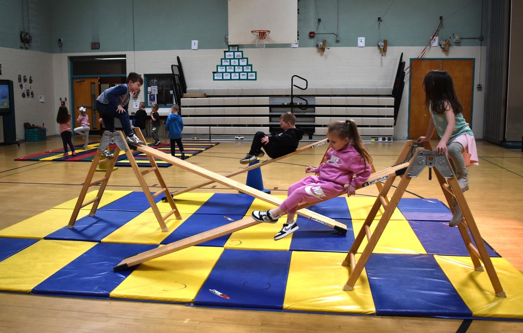 students in gym class