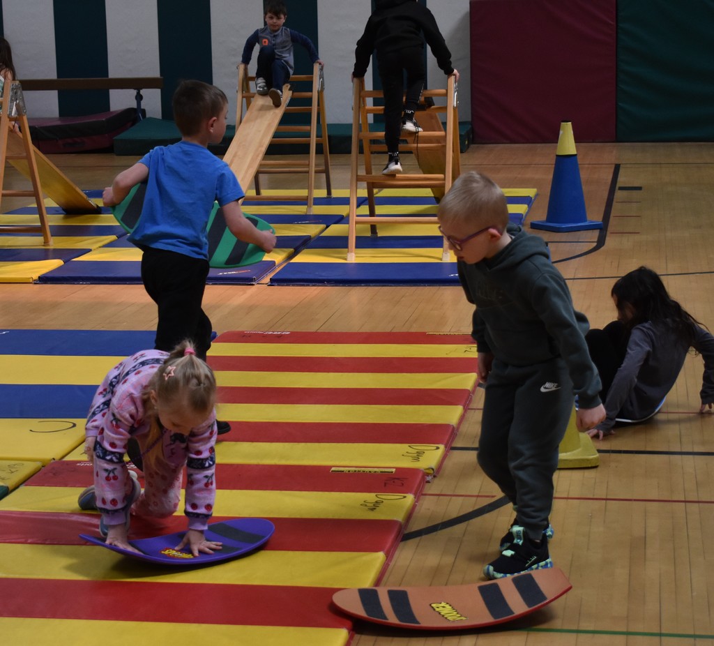 students in gym class