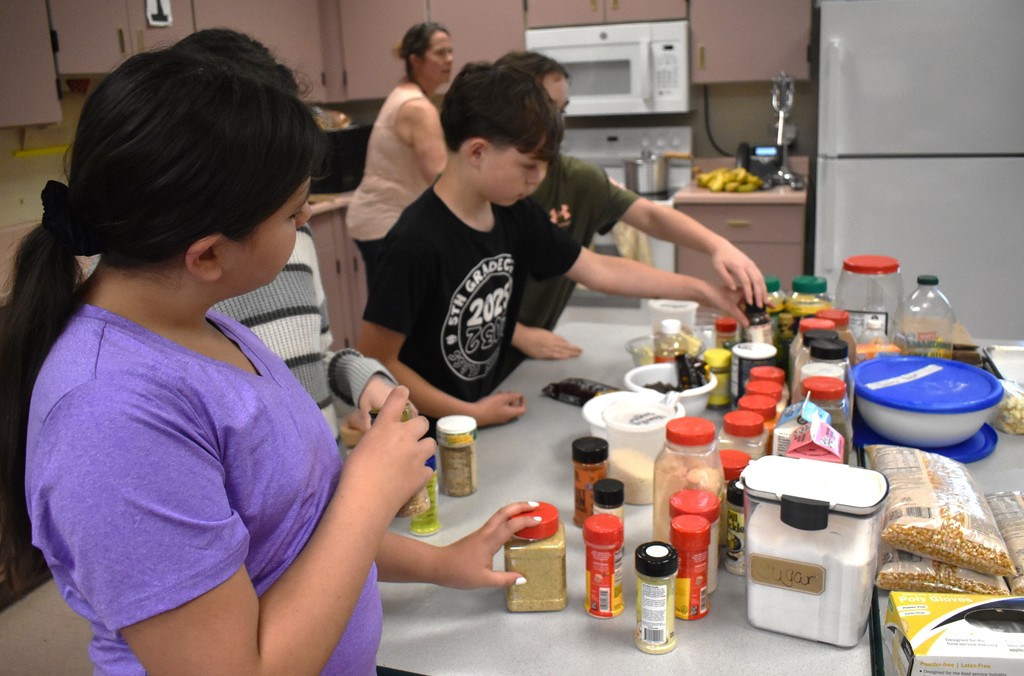 students with popcor,