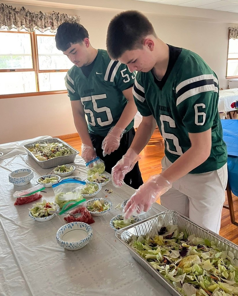 players prepping food