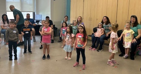 students in music class 