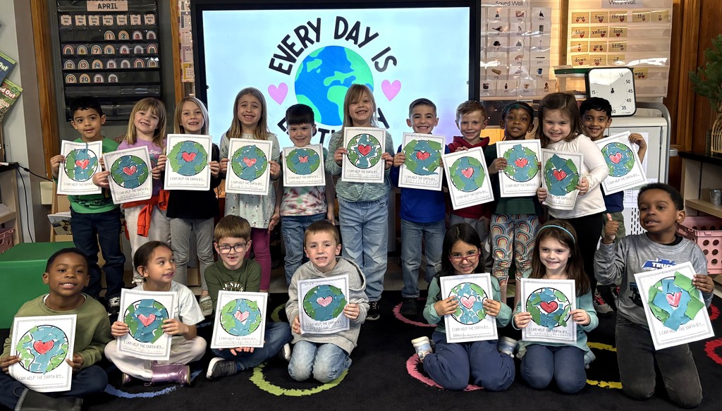 students with Earth day hats