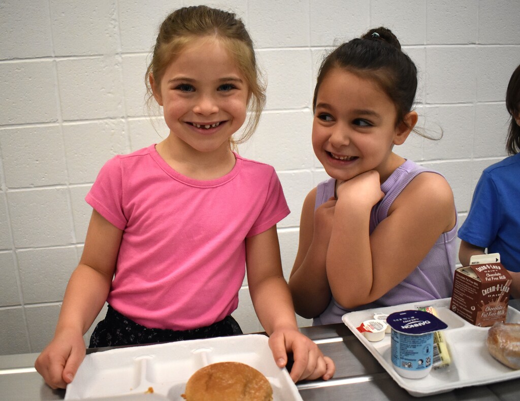 kids at lunch