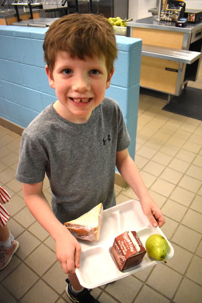 kids at lunch