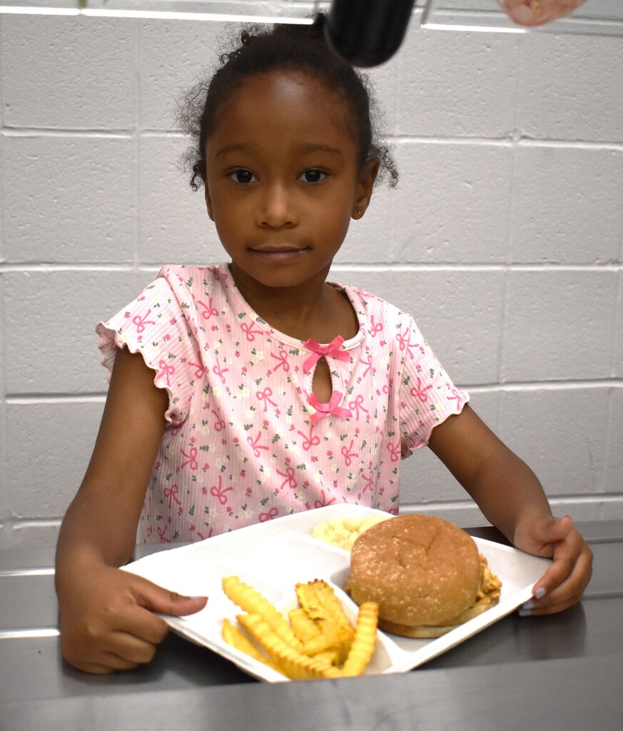 kids at lunch