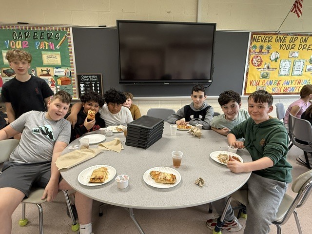 students with pizza
