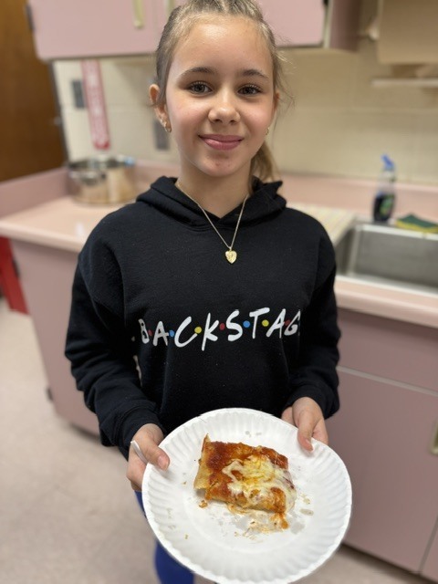 student with pizza