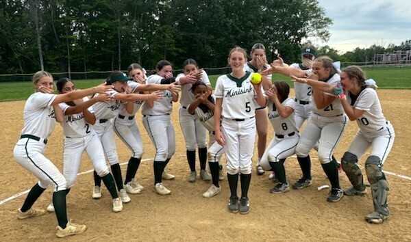 softball players