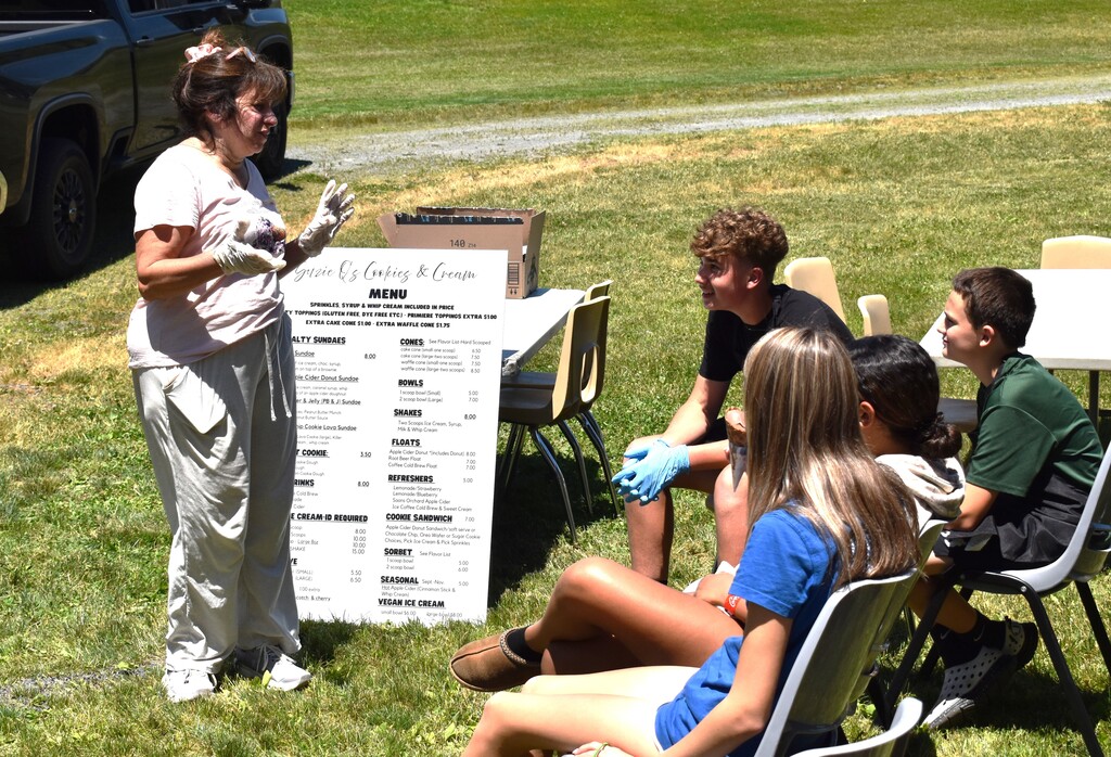 teacher and students talking about ice cream