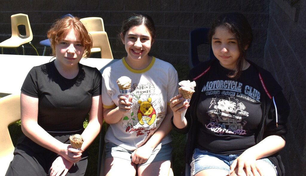 students with ice cream