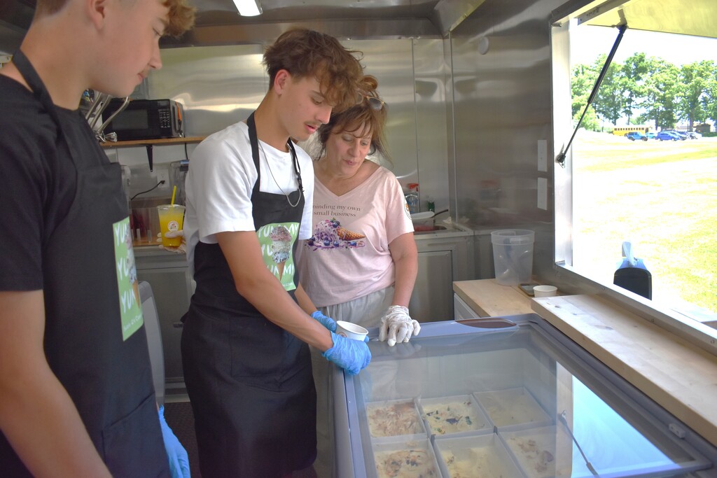 students with ice cream