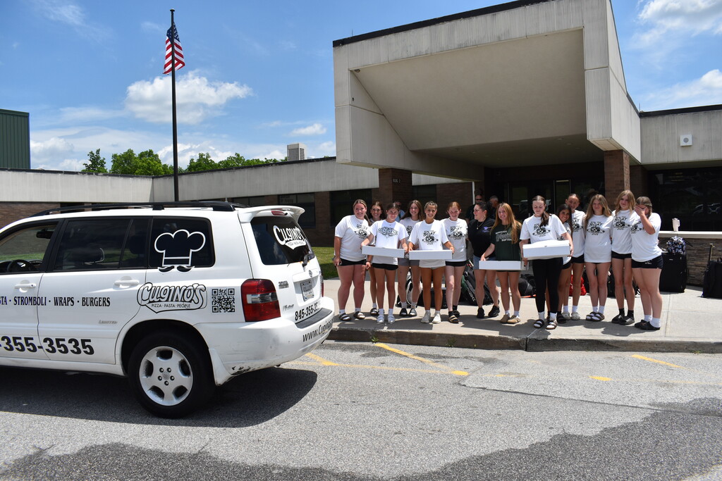 softball team with food