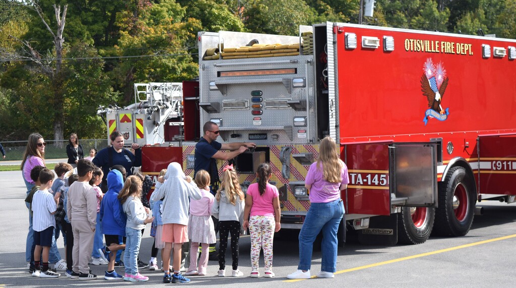 students and fire truck