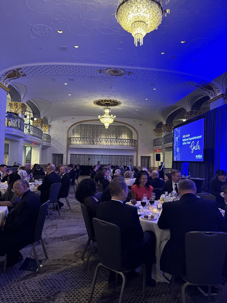 room full of people dining 