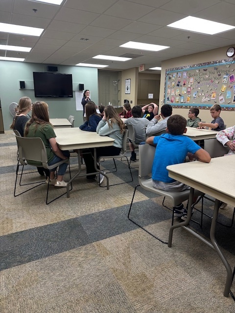 Kids visiting library