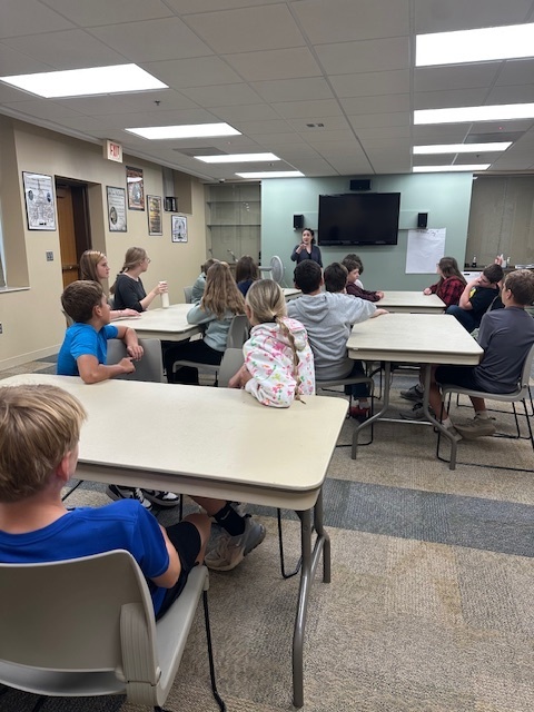 Kids visiting library