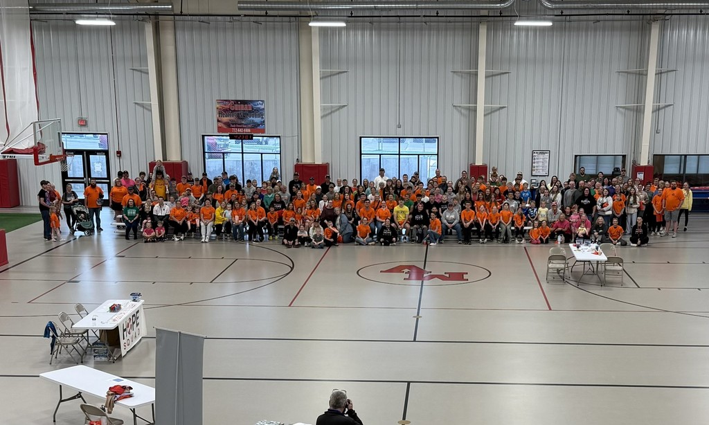 A large group of Hope Walk participants