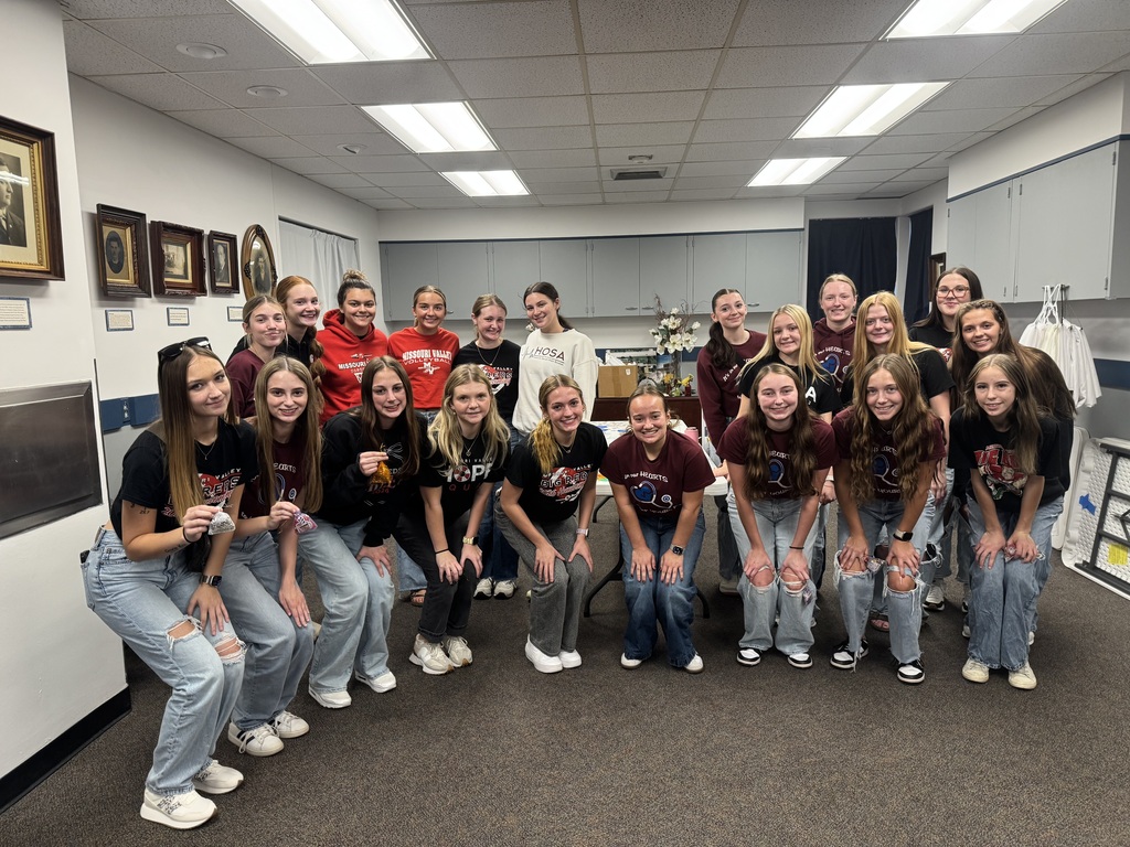 Missouri Valley students smile for a group photo inside a museum classroom following their educational tour.