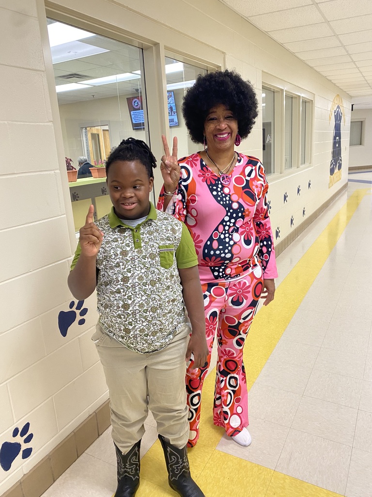 Para and student 70s attire 